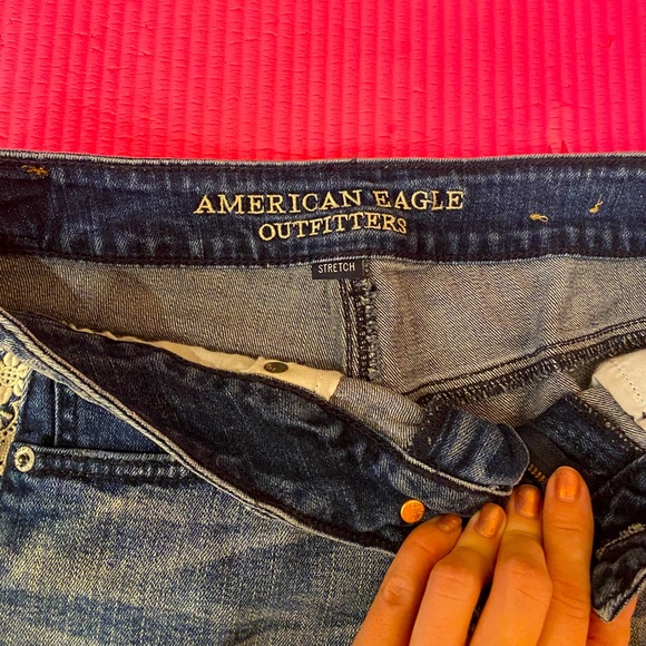 Size 6 American Eagle Stretch Blue Jean Shortie Shorts - Picture 4 of 6